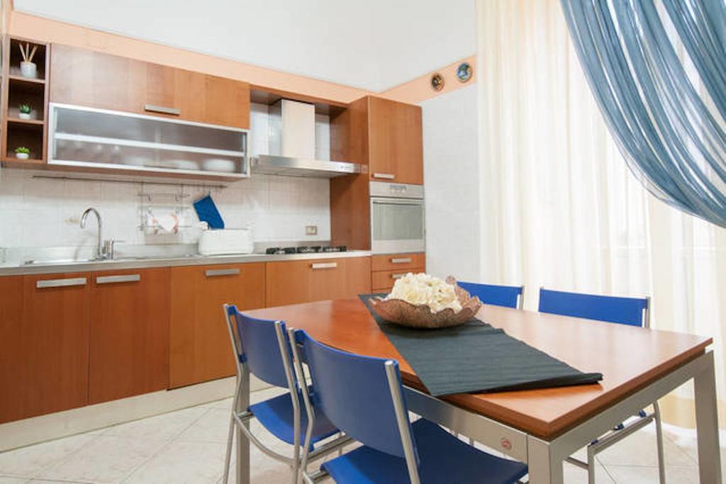 Turenum Apartment Trani Esterno foto